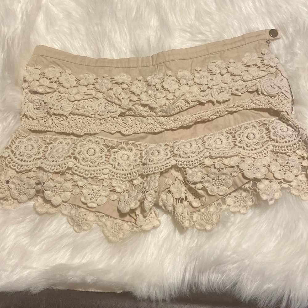 Charlotte Russe crochet shorts beige {defect} size S small